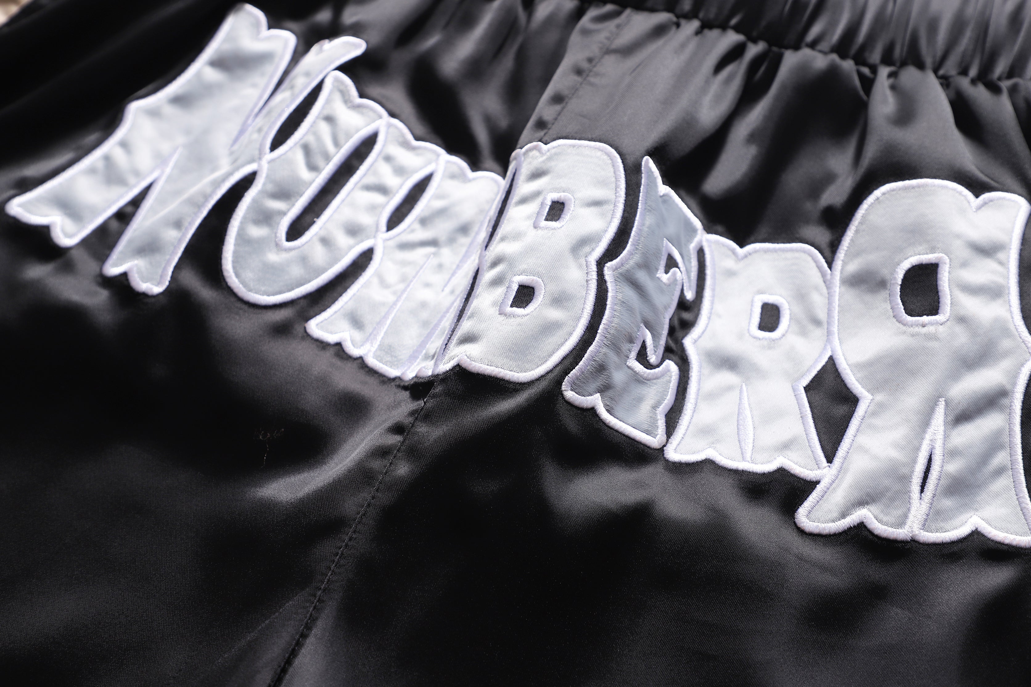 NR BLACK LOGO SHORT