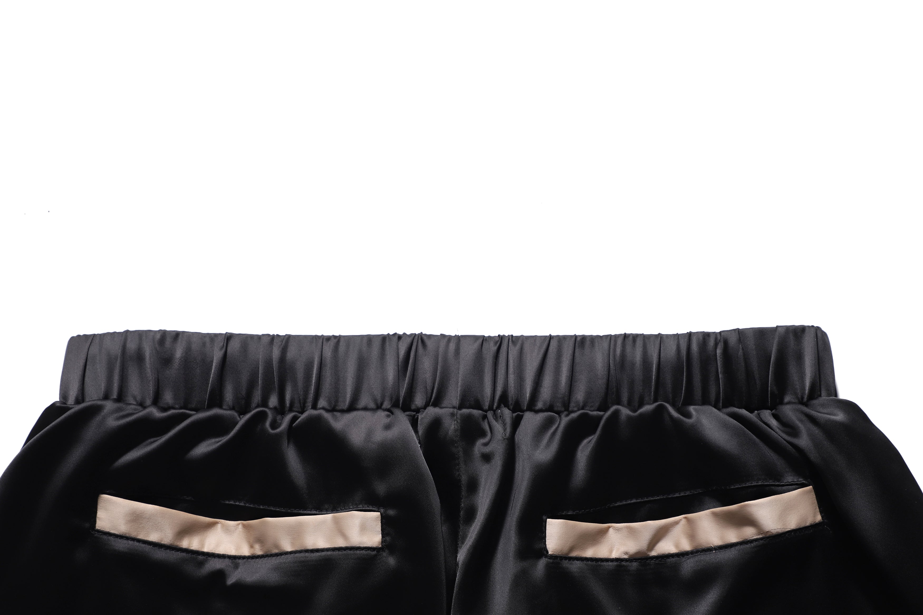 NR BLACK LOGO SHORT